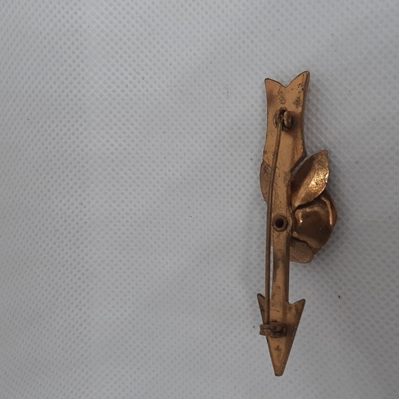 Vintage 1948 Signed Coro Brooch Rose and Arrow - Picture 7 of 9